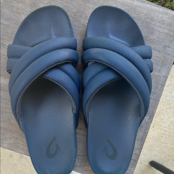 OluKai Women’s Puffy Navy Slide Sandals - Picture 1 of 2